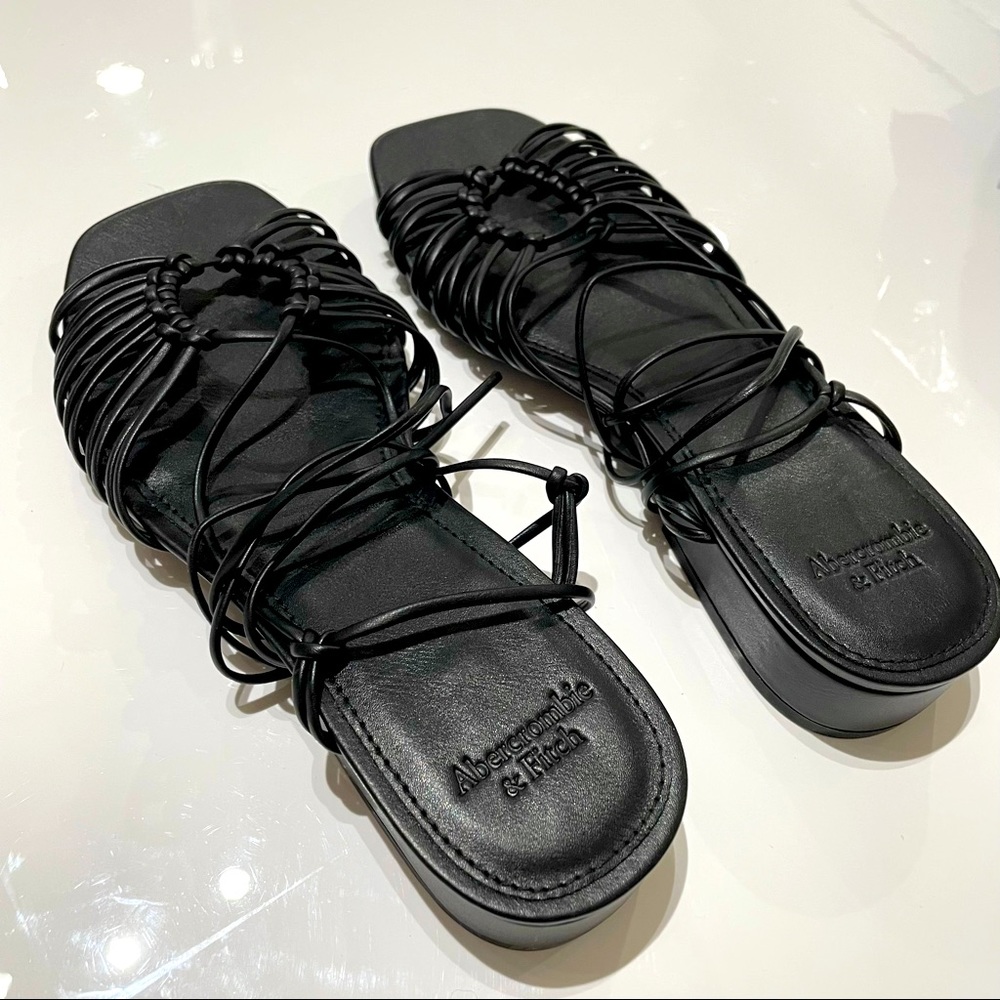 Abercrombie - Black Strappy Blockheel Sandals